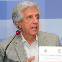 Uruguay estudia excluir de TBIs productos como el tabaco y evitar arbitrajes como el de Phillip Morris