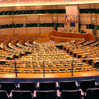 El Parlamento Europeo pide la salida coordinada de la Carta de la Energía