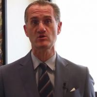 Alexis Mourre, tres años más al frente de la corte de arbitraje de la CCI