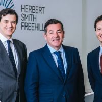 Arias SLP, especializado en arbitraje, se integra en Herbert Smith Freehills