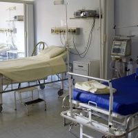 Bolivia recibe demanda de arbitraje internacional por 200M$ de sector salud