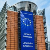 Comisión Europea pide a siete estados el fin de los TBI’s intraeuropeos