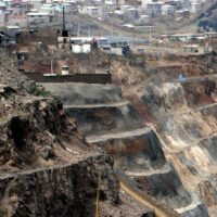 Minera Volcan recibe tres demandas de arbitraje de accionistas minoritarios